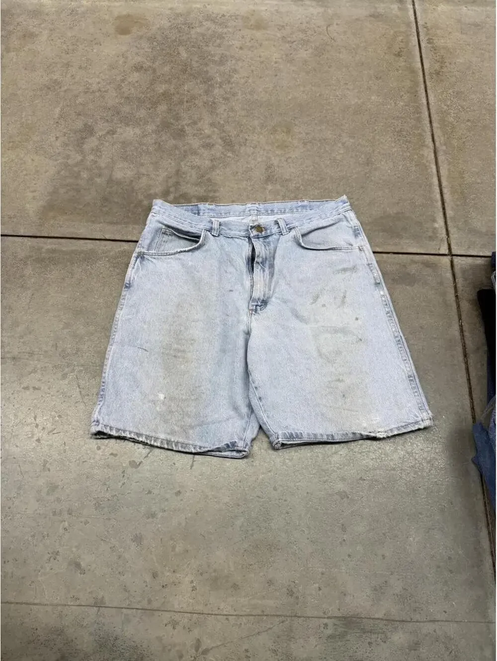 vintage wrangler relaxed baggy fit faded blue jean shorts jorts size 34